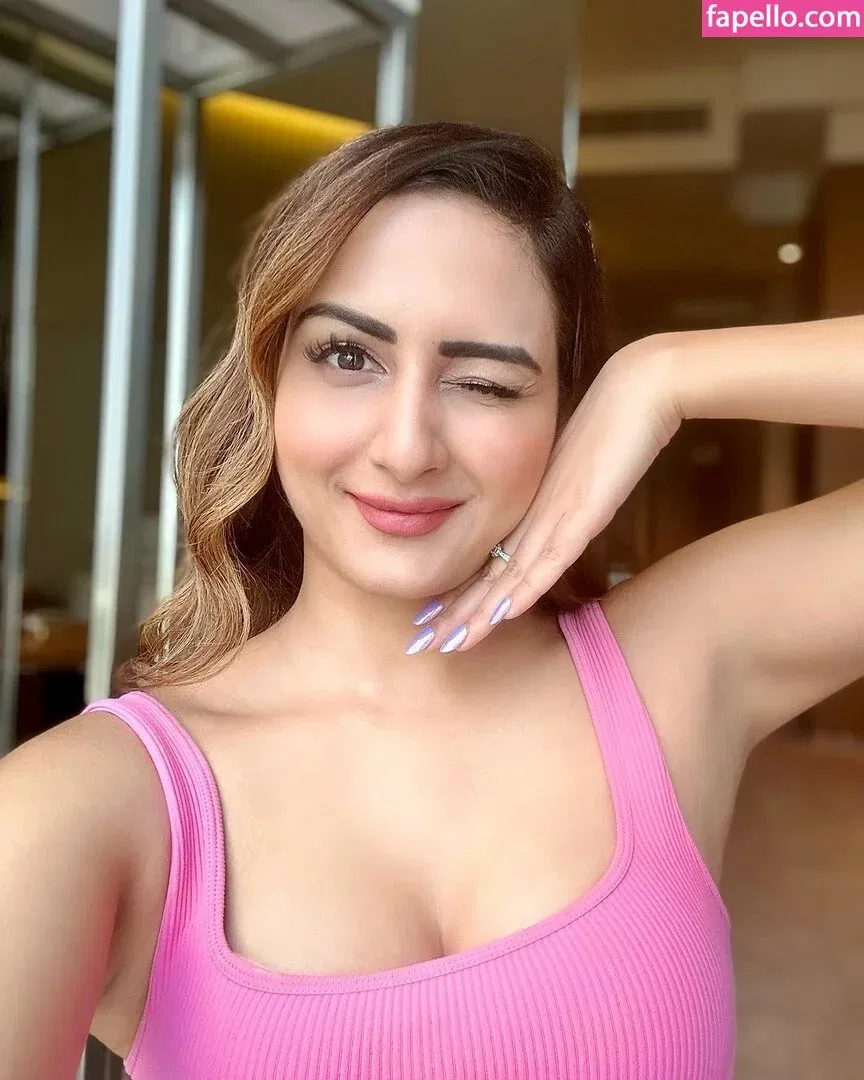 Zaara Yesmin Onlyfans Photo Gallery 