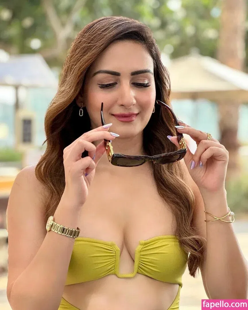 Zaara Yesmin Onlyfans Photo Gallery 