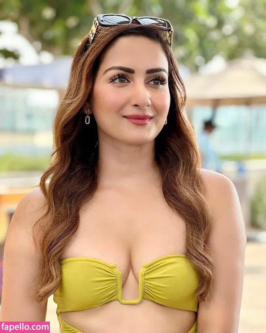 Zaara Yesmin Onlyfans Photo Gallery 