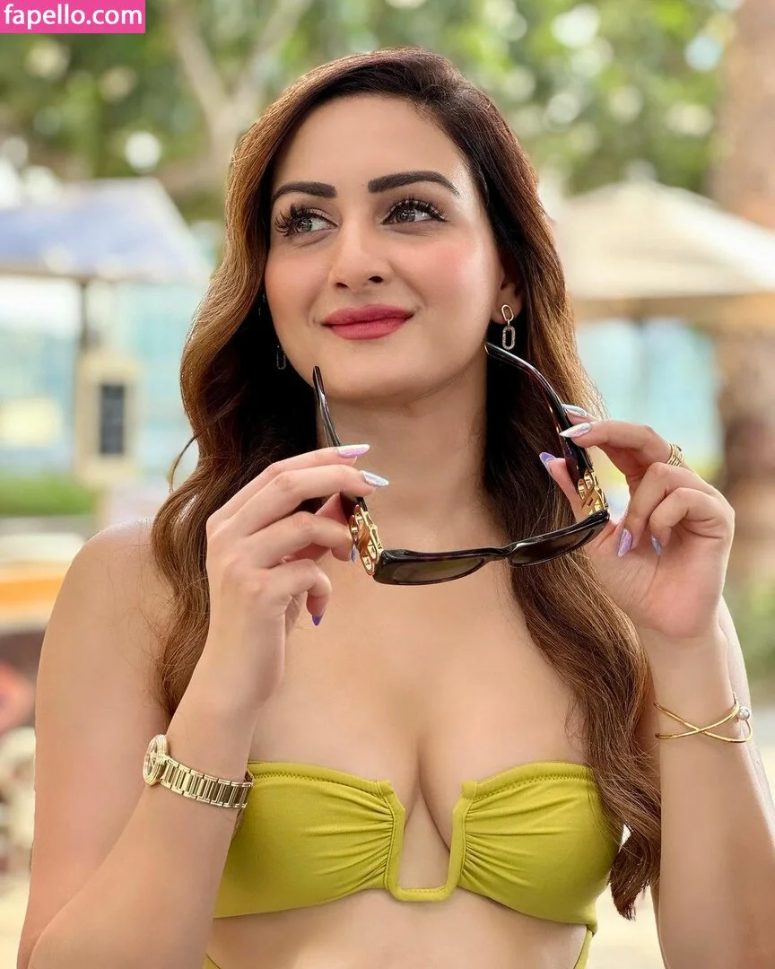 Zaara Yesmin Onlyfans Photo Gallery 