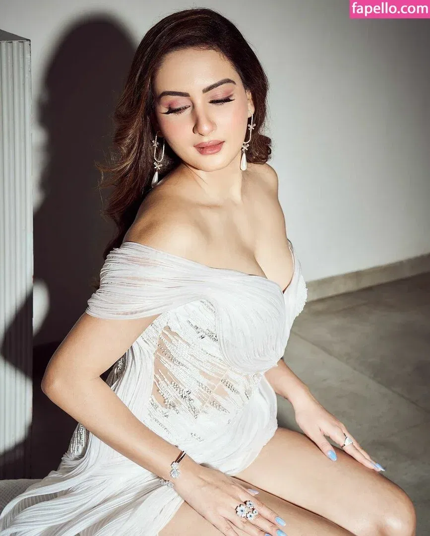 Zaara Yesmin Onlyfans Photo Gallery 