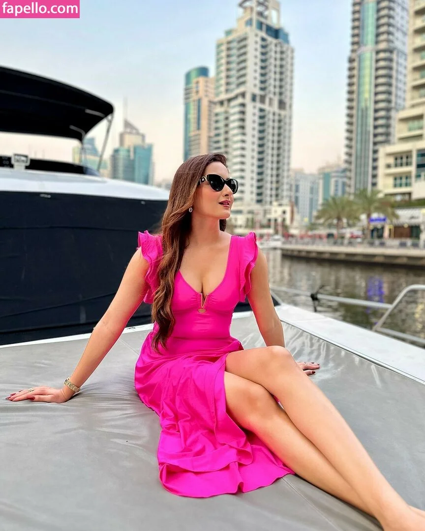 Zaara Yesmin Onlyfans Photo Gallery 