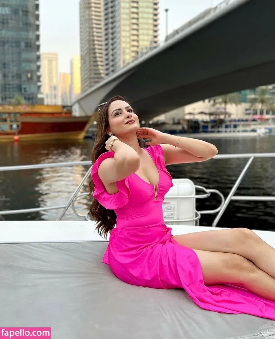 Zaara Yesmin Onlyfans Photo Gallery 