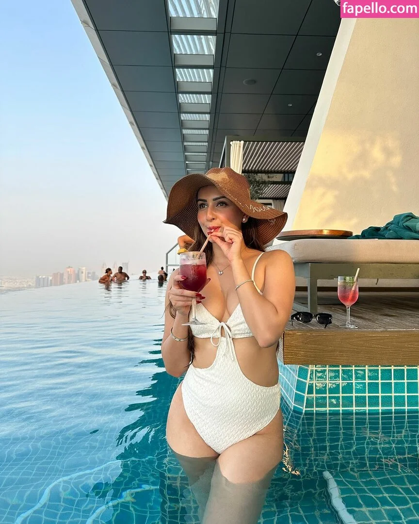 Zaara Yesmin Onlyfans Photo Gallery 