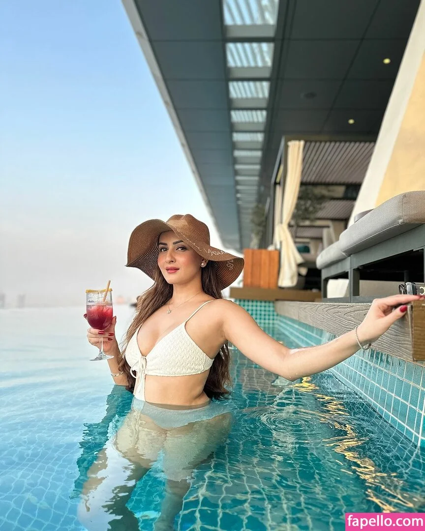 Zaara Yesmin Onlyfans Photo Gallery 