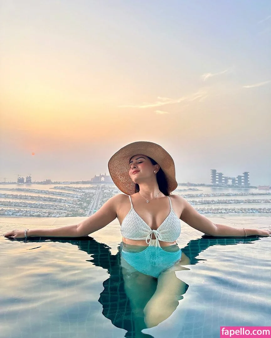 Zaara Yesmin Onlyfans Photo Gallery 