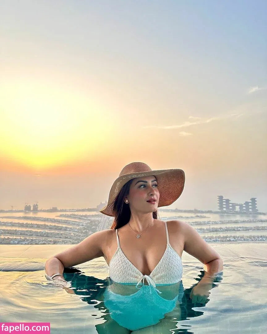 Zaara Yesmin Onlyfans Photo Gallery 