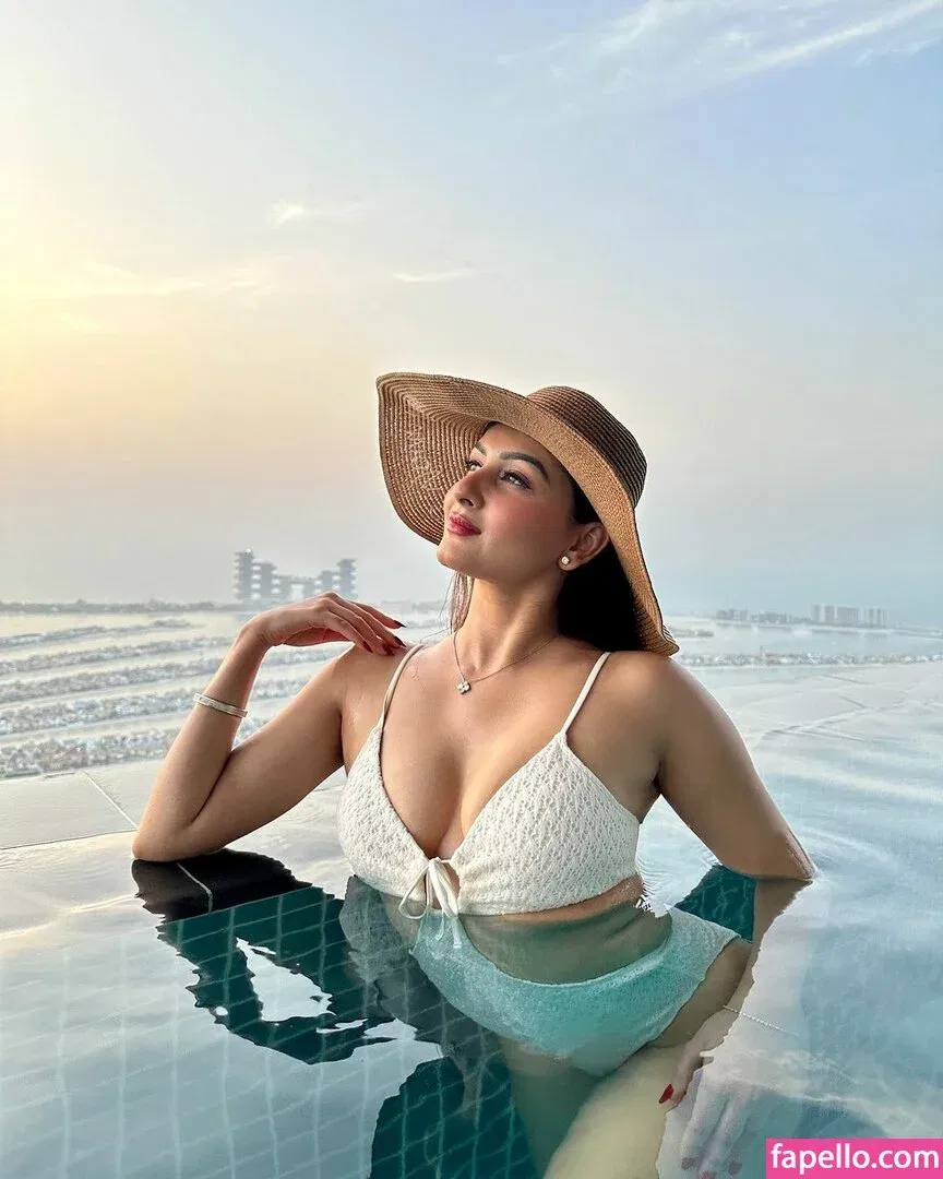 Zaara Yesmin Onlyfans Photo Gallery 