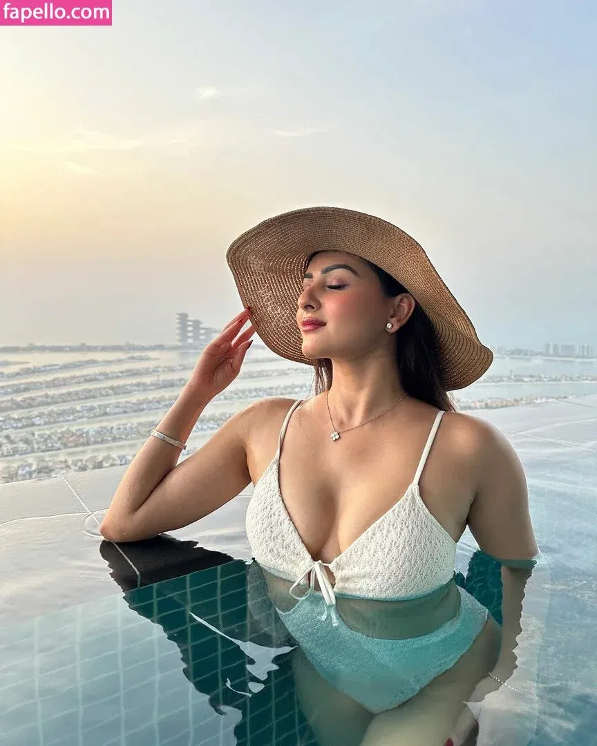 Zaara Yesmin Onlyfans Photo Gallery 