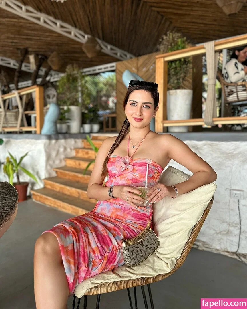 Zaara Yesmin Onlyfans Photo Gallery 