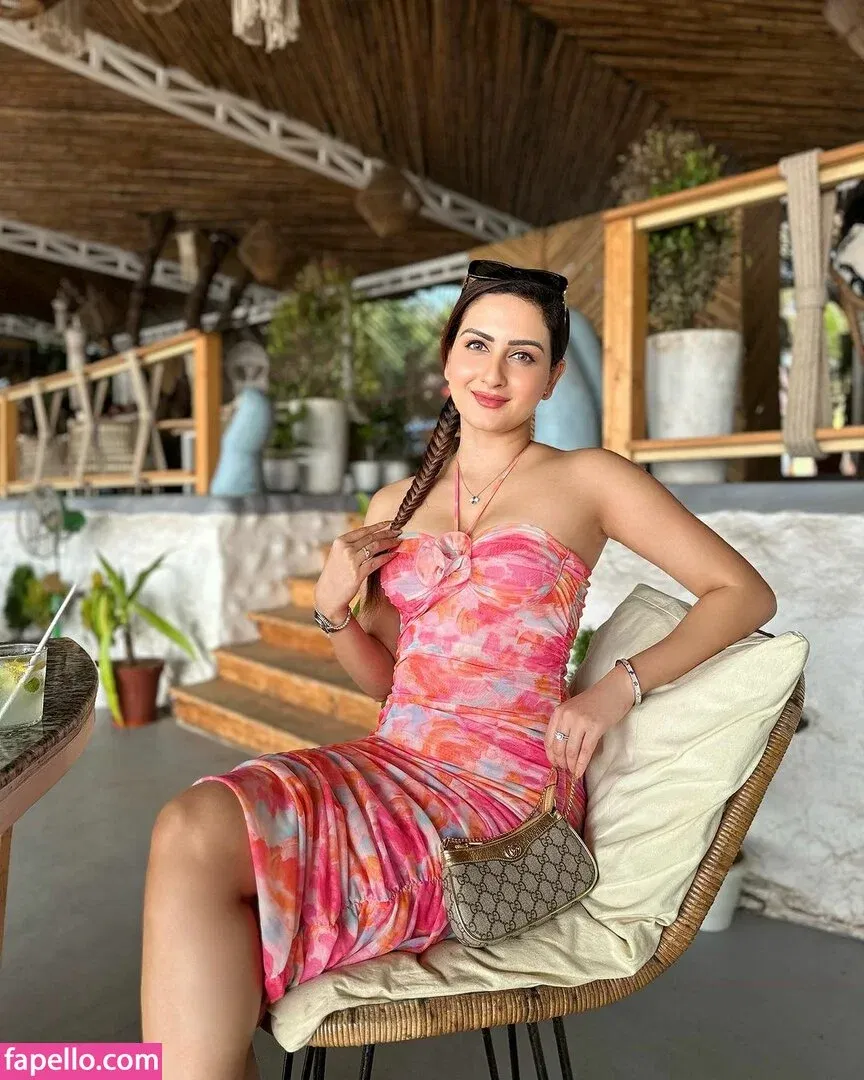 Zaara Yesmin Onlyfans Photo Gallery 