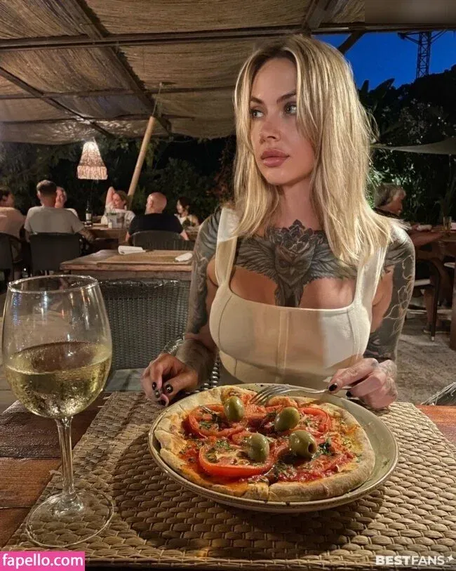 Liska Ruschnic Onlyfans Photo Gallery 