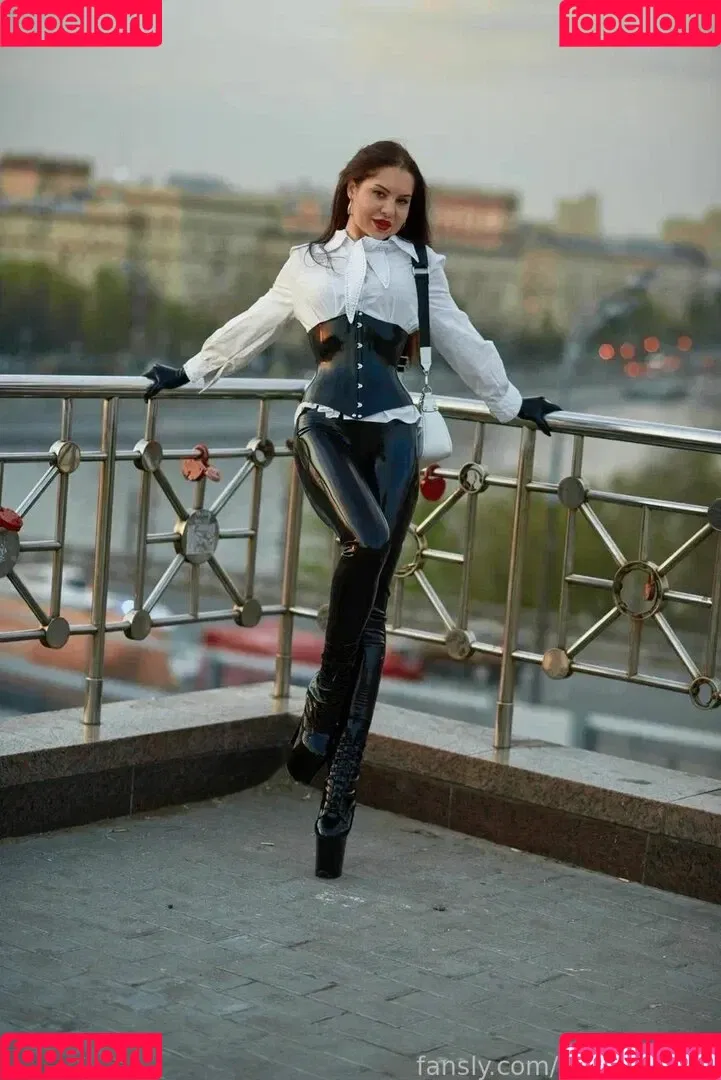 Latex Juliana Onlyfans Photo Gallery 