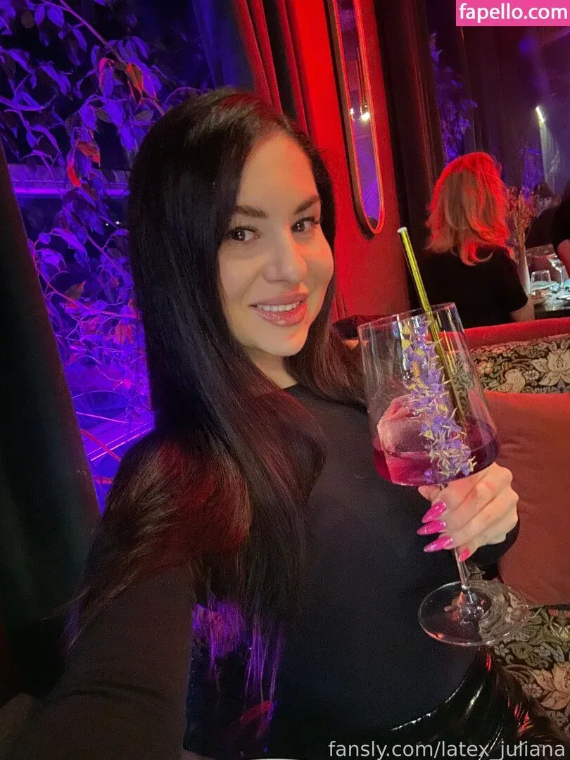 Latex Juliana Onlyfans Photo Gallery 