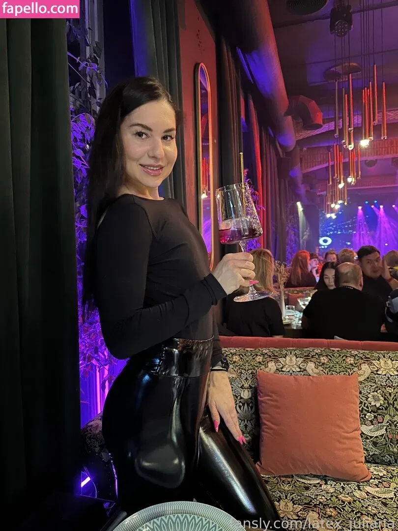 Latex Juliana Onlyfans Photo Gallery 