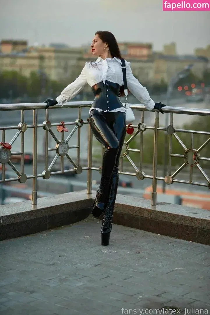 Latex Juliana Onlyfans Photo Gallery 