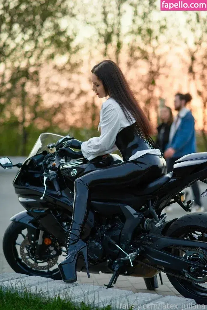 Latex Juliana Onlyfans Photo Gallery 