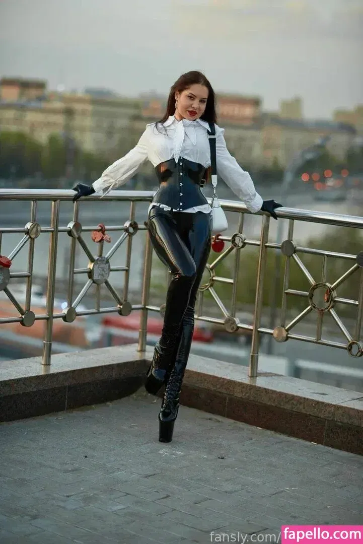 Latex Juliana Onlyfans Photo Gallery 