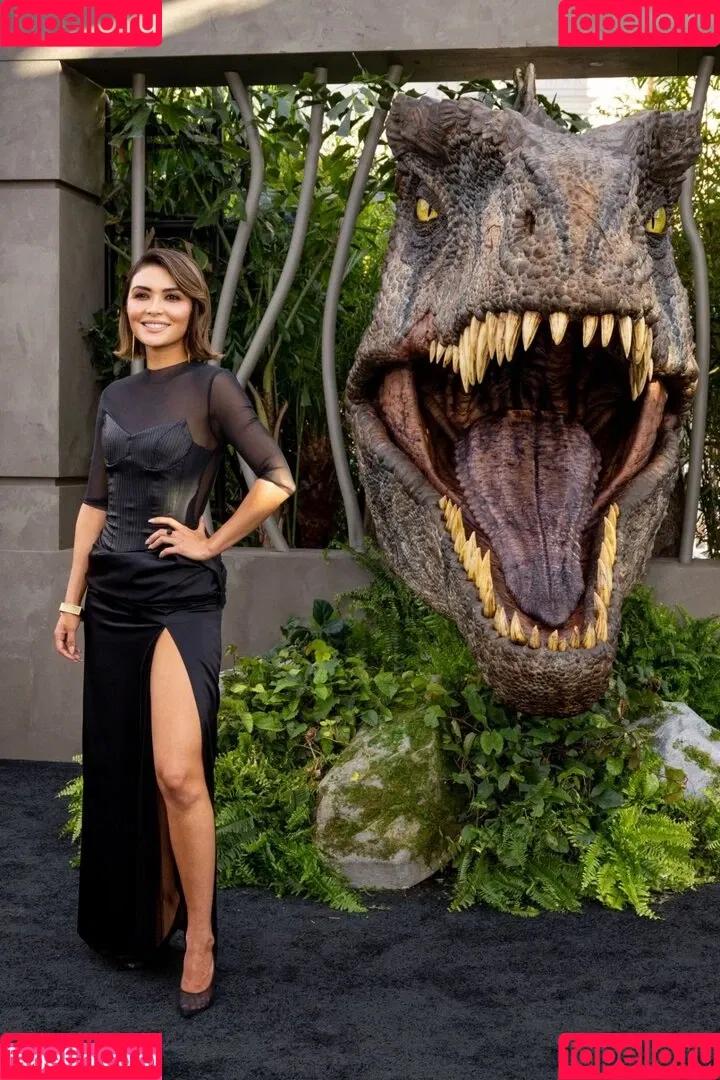 Daniella Pineda Onlyfans Photo Gallery 