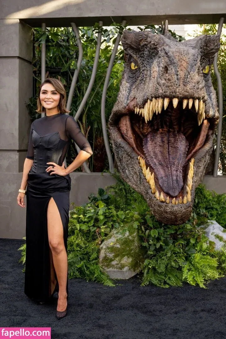 Daniella Pineda Onlyfans Photo Gallery 