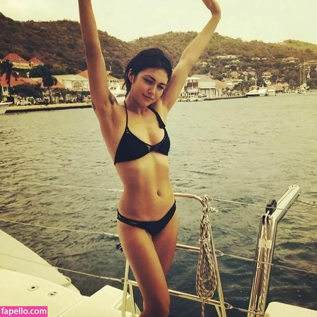 Daniella Pineda Onlyfans Photo Gallery 