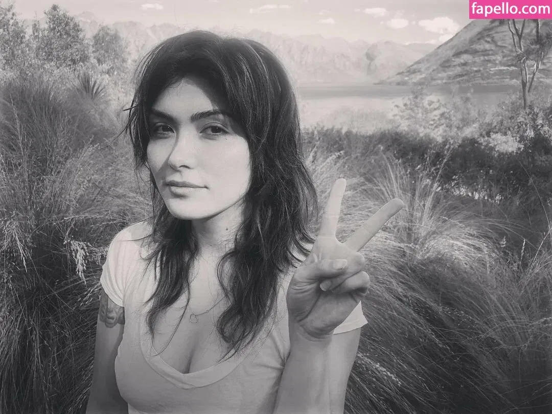 Daniella Pineda Onlyfans Photo Gallery 