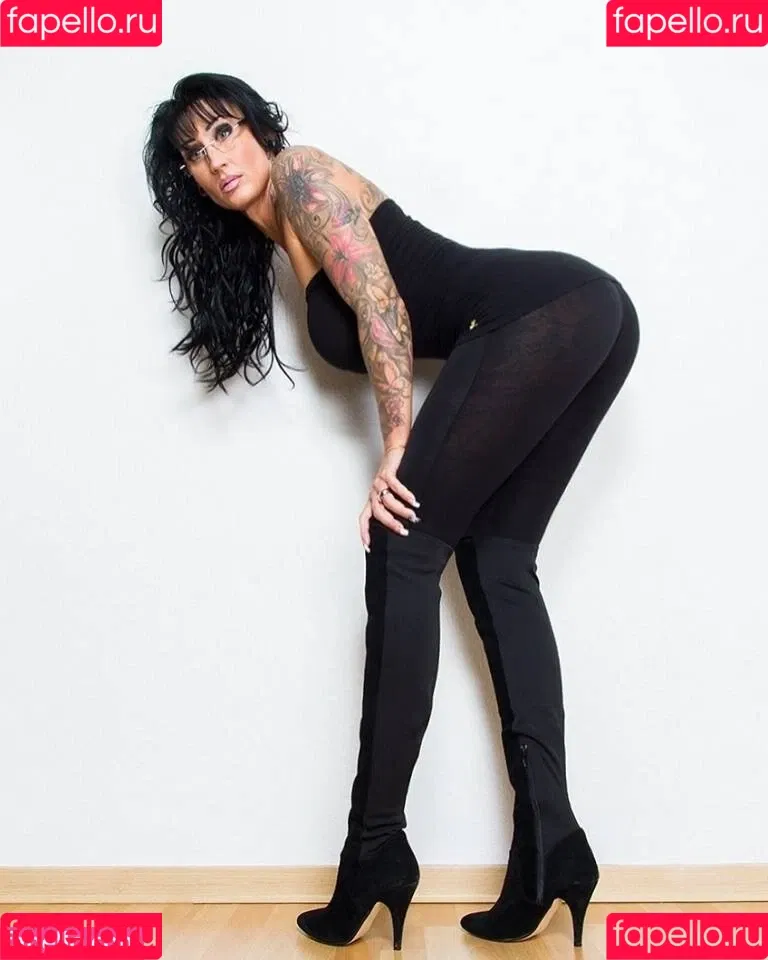 Sari Sander Onlyfans Photo Gallery 