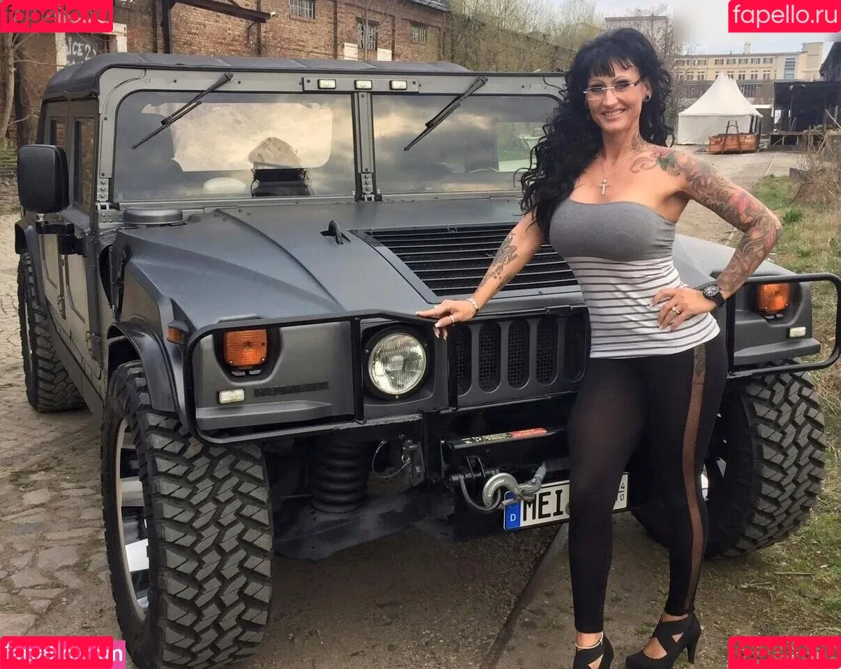 Sari Sander Onlyfans Photo Gallery 