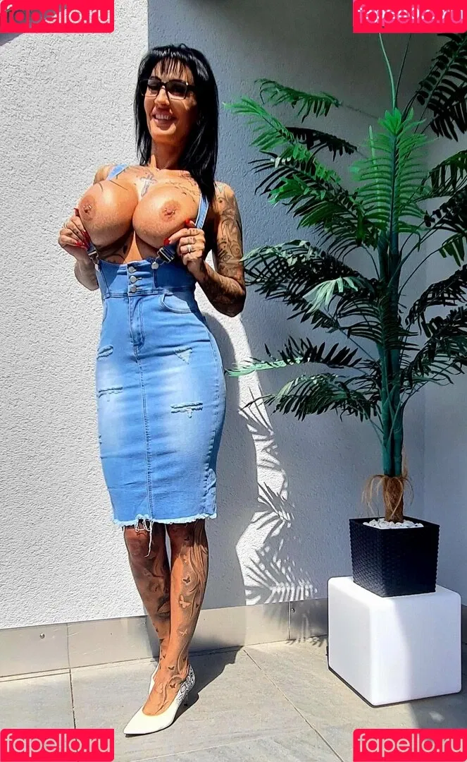 Sari Sander Onlyfans Photo Gallery 