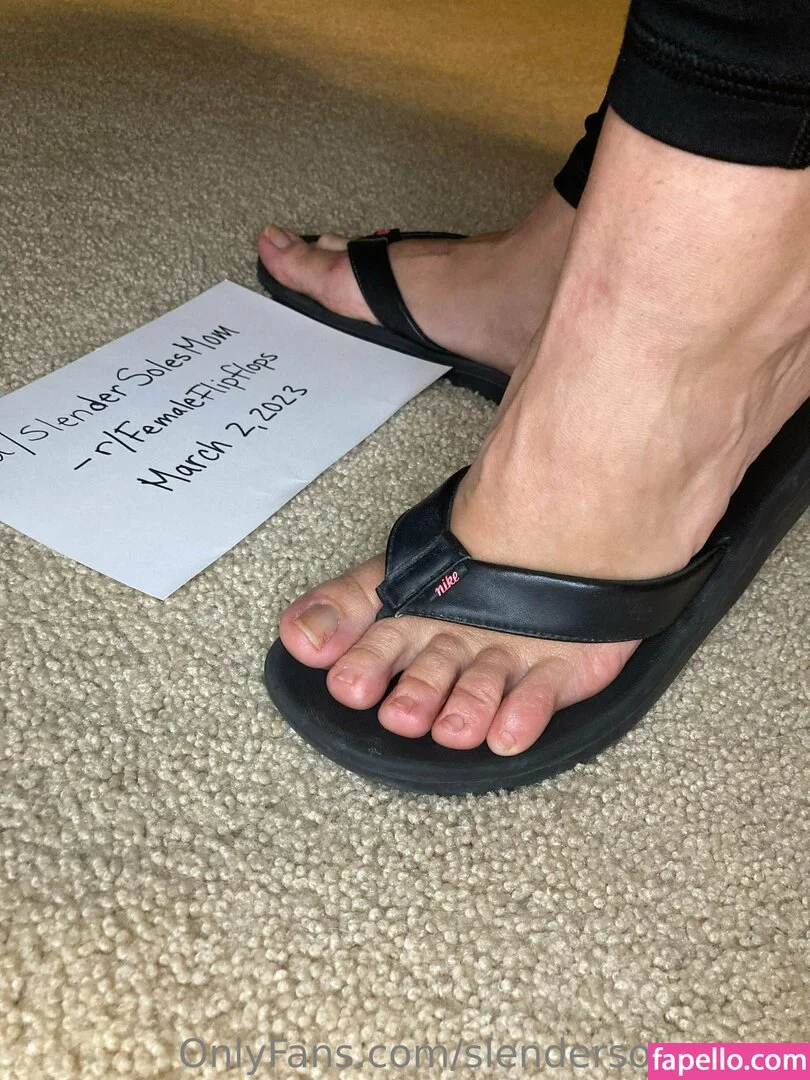 slendersolesmom Onlyfans Photo Gallery 