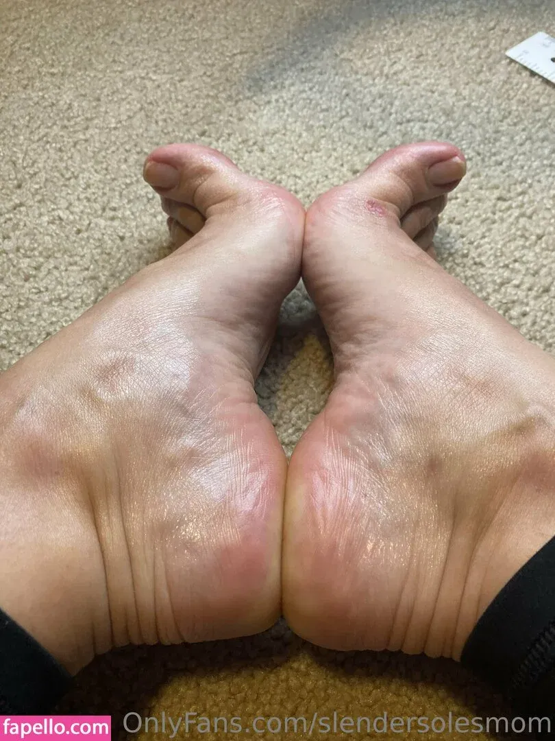 slendersolesmom Onlyfans Photo Gallery 