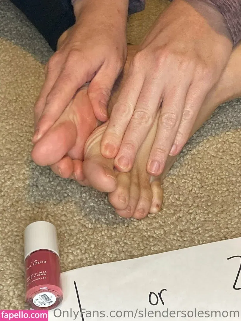 slendersolesmom Onlyfans Photo Gallery 
