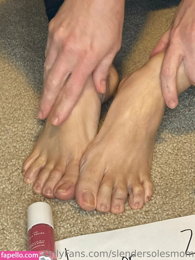 slendersolesmom Onlyfans Photo Gallery 