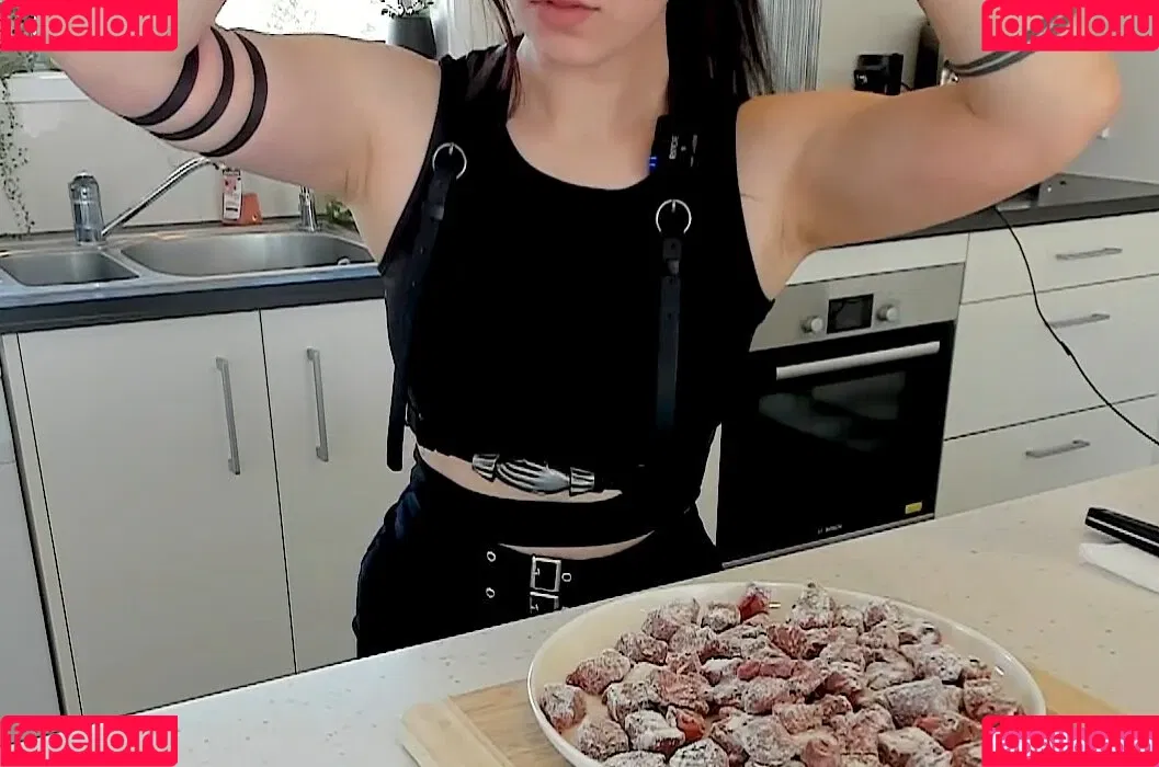 Layna Lazar Onlyfans Photo Gallery 