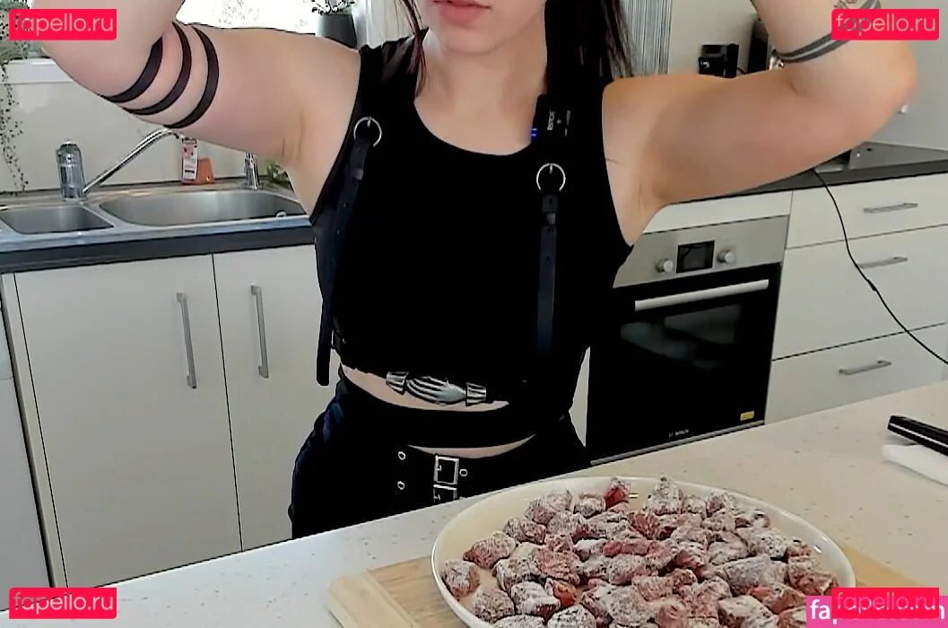 Layna Lazar Onlyfans Photo Gallery 