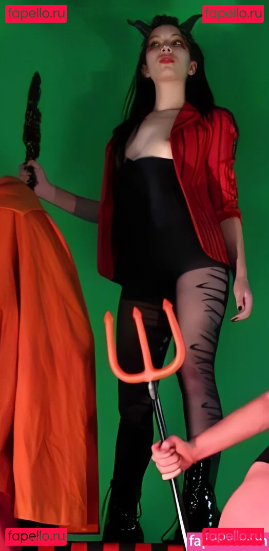 Layna Lazar Onlyfans Photo Gallery 