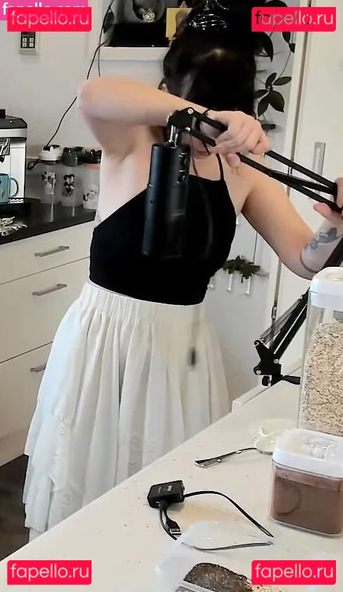 Layna Lazar Onlyfans Photo Gallery 