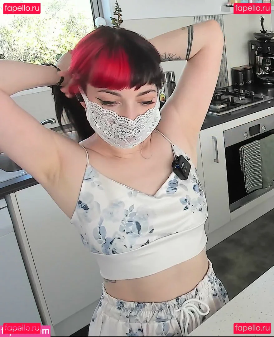 Layna Lazar Onlyfans Photo Gallery 