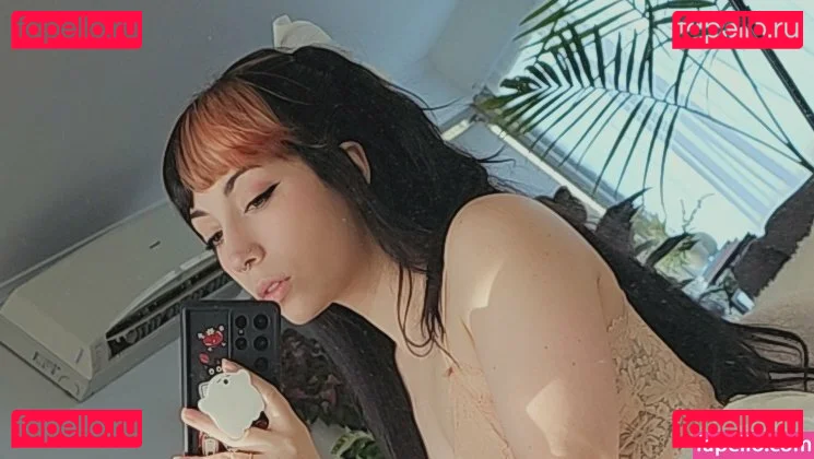 Layna Lazar Onlyfans Photo Gallery 