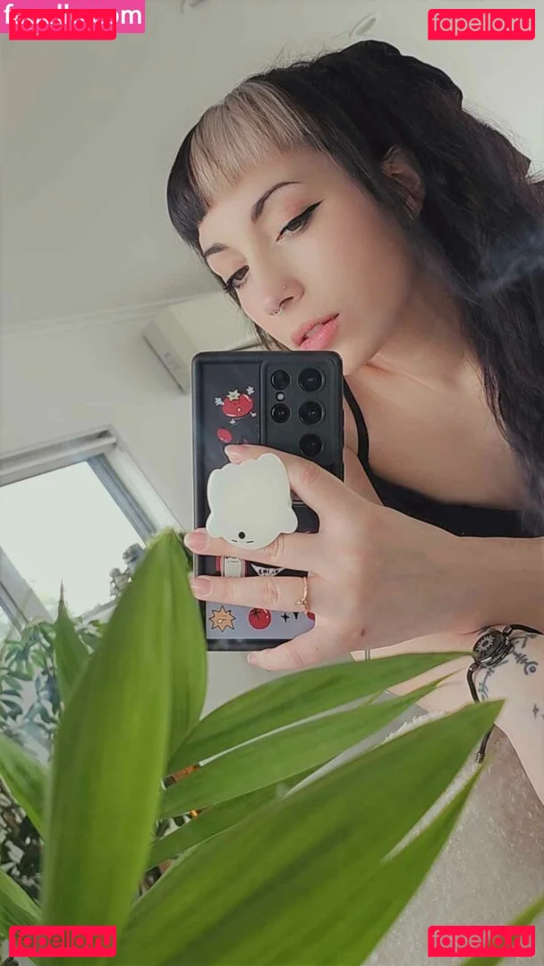 Layna Lazar Onlyfans Photo Gallery 