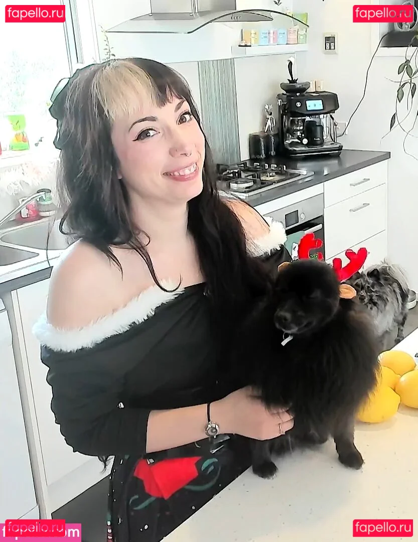 Layna Lazar Onlyfans Photo Gallery 