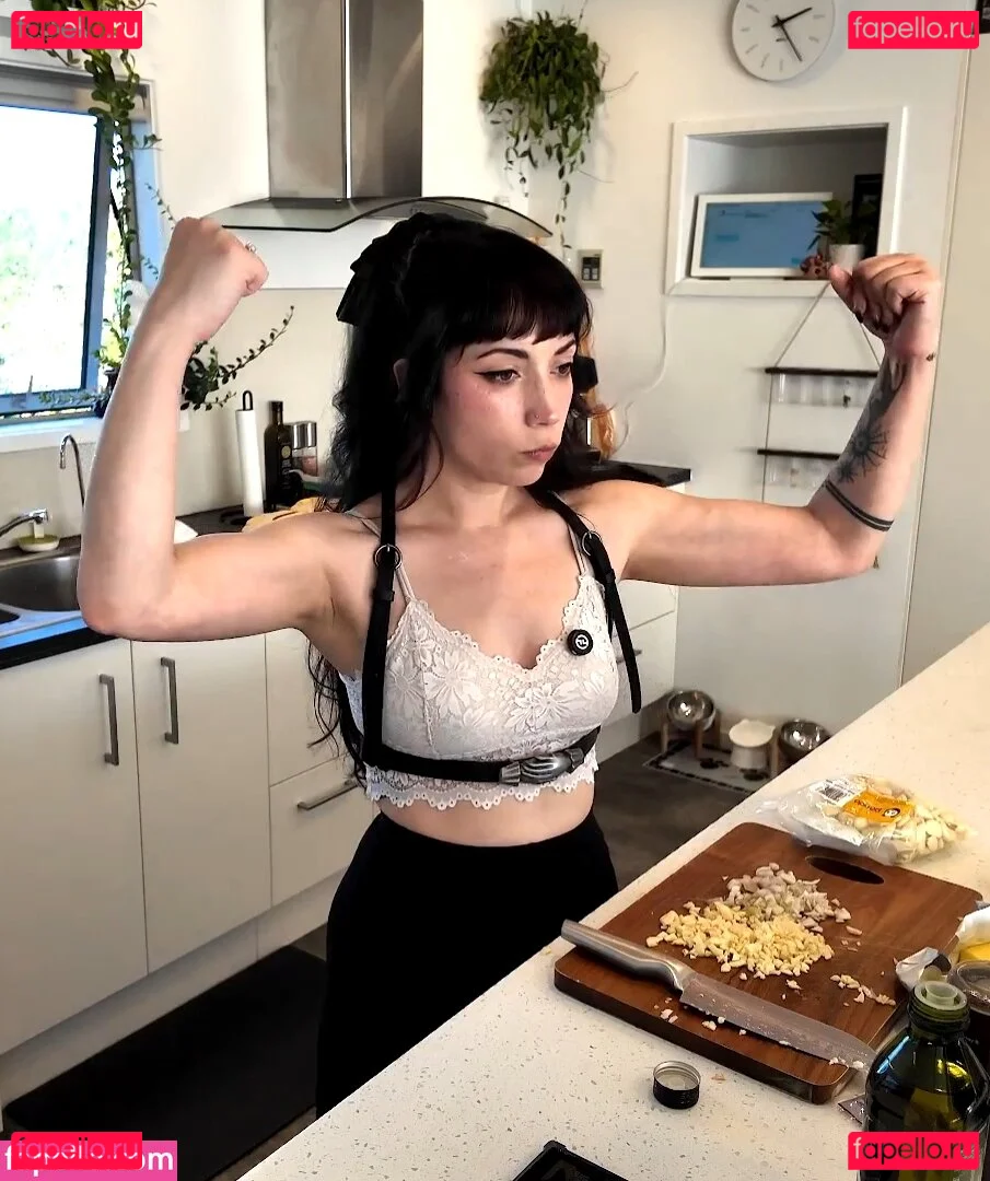 Layna Lazar Onlyfans Photo Gallery 