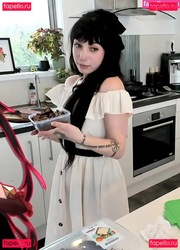 Layna Lazar Onlyfans Photo Gallery 