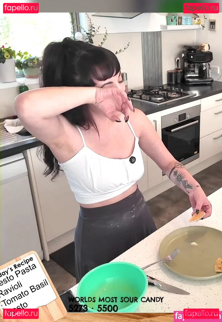 Layna Lazar Onlyfans Photo Gallery 