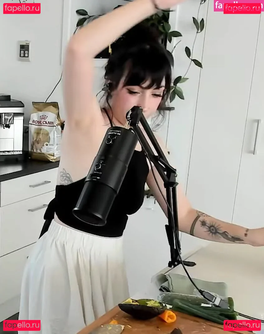 Layna Lazar Onlyfans Photo Gallery 