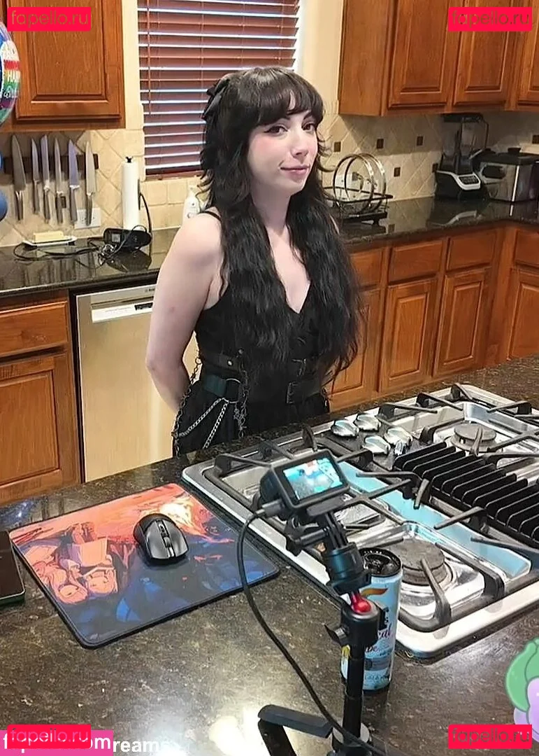 Layna Lazar Onlyfans Photo Gallery 