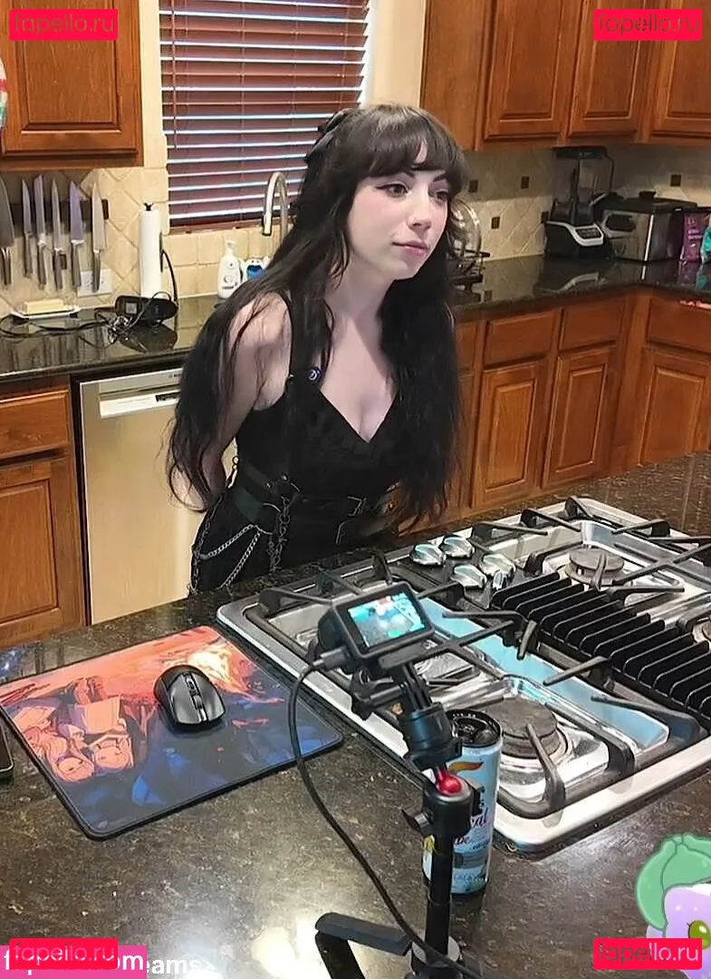 Layna Lazar Onlyfans Photo Gallery 