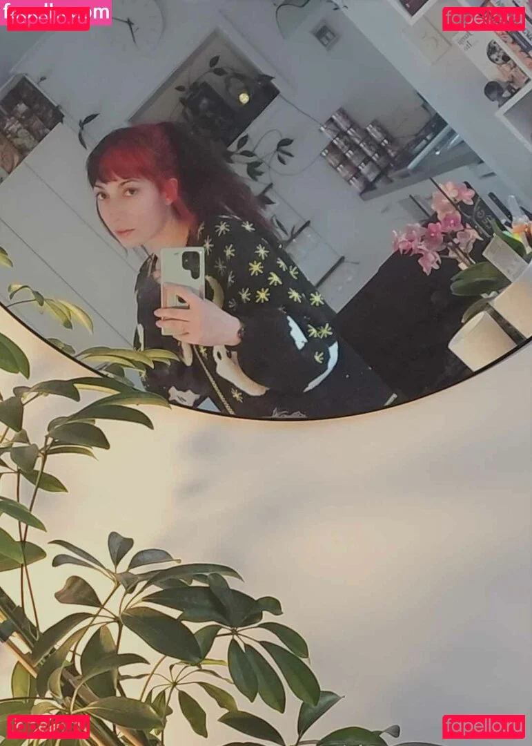 Layna Lazar Onlyfans Photo Gallery 