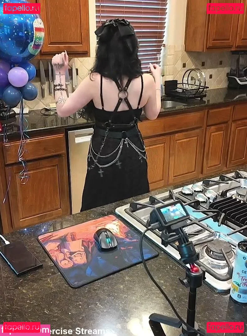 Layna Lazar Onlyfans Photo Gallery 