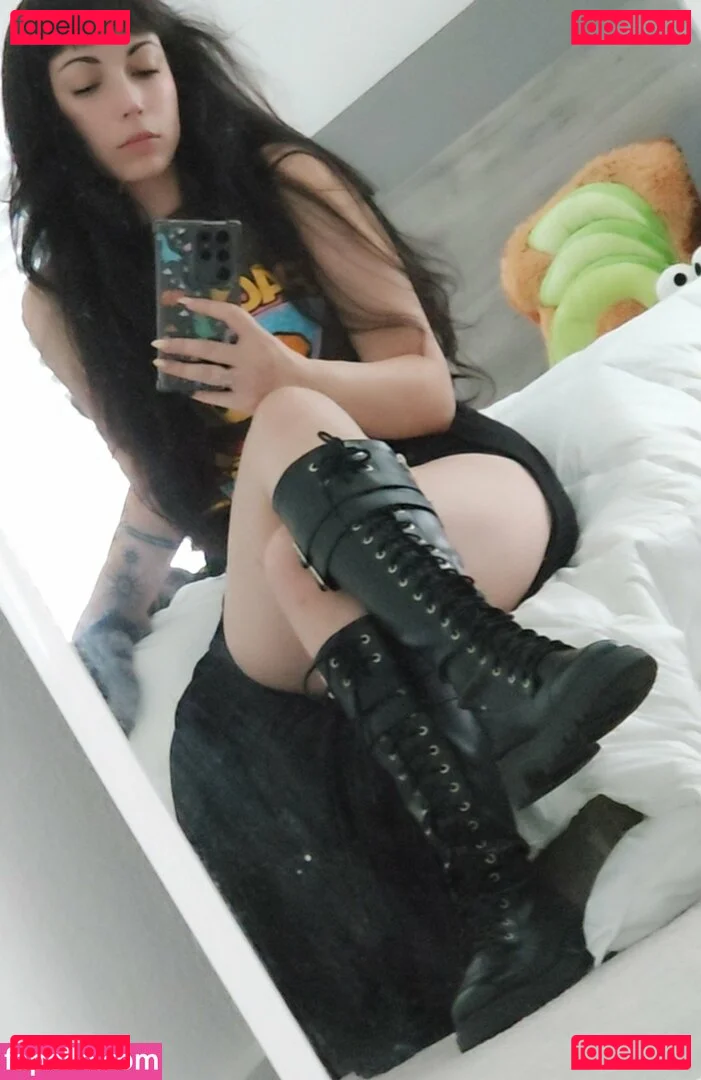 Layna Lazar Onlyfans Photo Gallery 